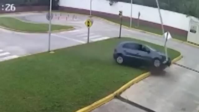 acidente-carro-autoescola acidente-carro-autoescola