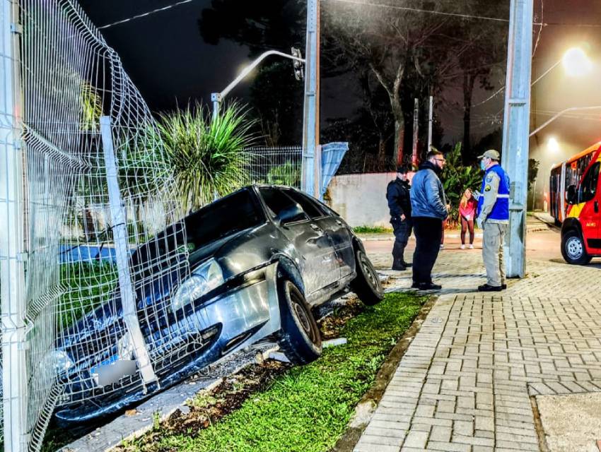 acidente-carro-onibus-xaxim acidente-carro-onibus-xaxim