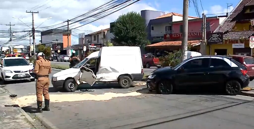 acidente-carros acidente-carros