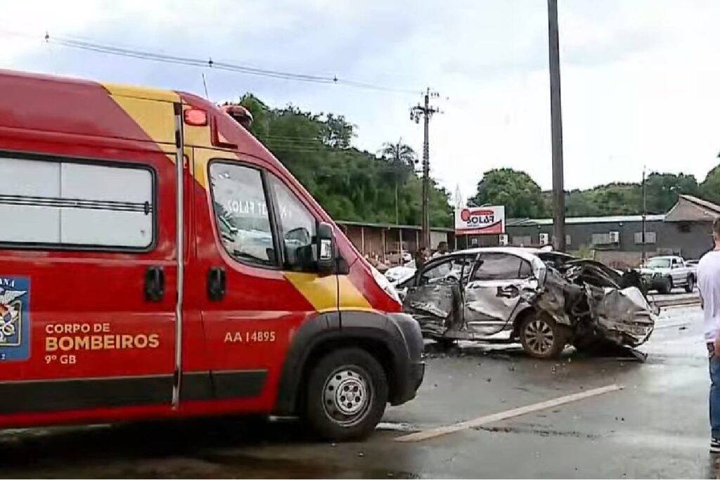 acidente-foz-do-iguacu-carro-derrapa