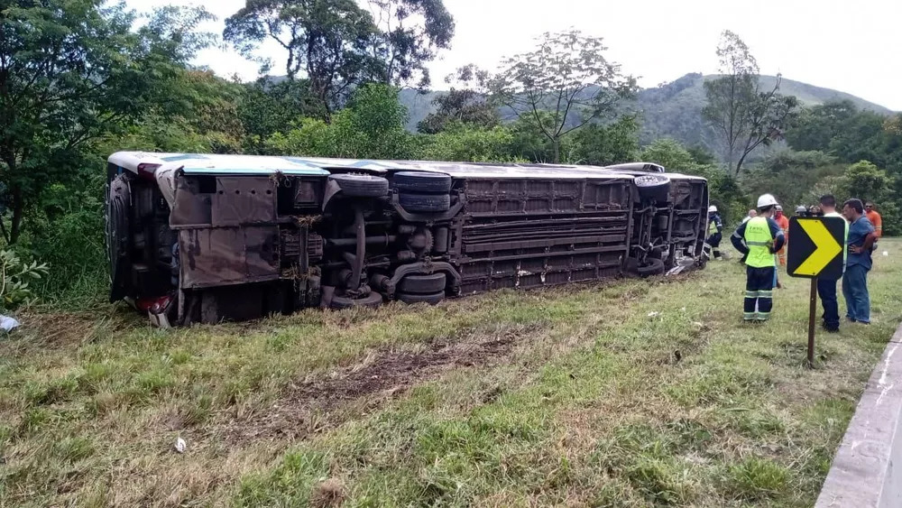 acidente-onibus-caminhao