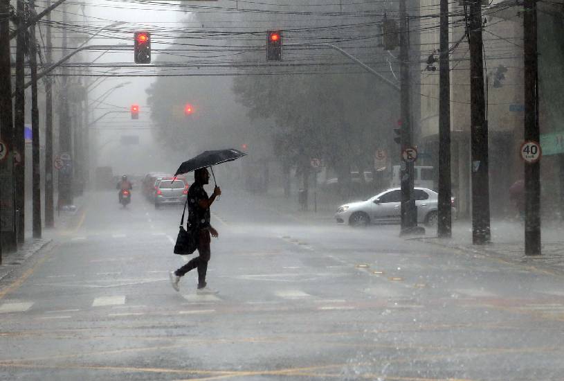 alerta-de-tempestade-no-parana