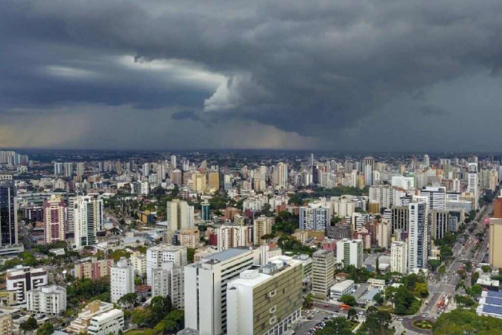 alerta-laranja-chuvas-intensas-ventos-parana