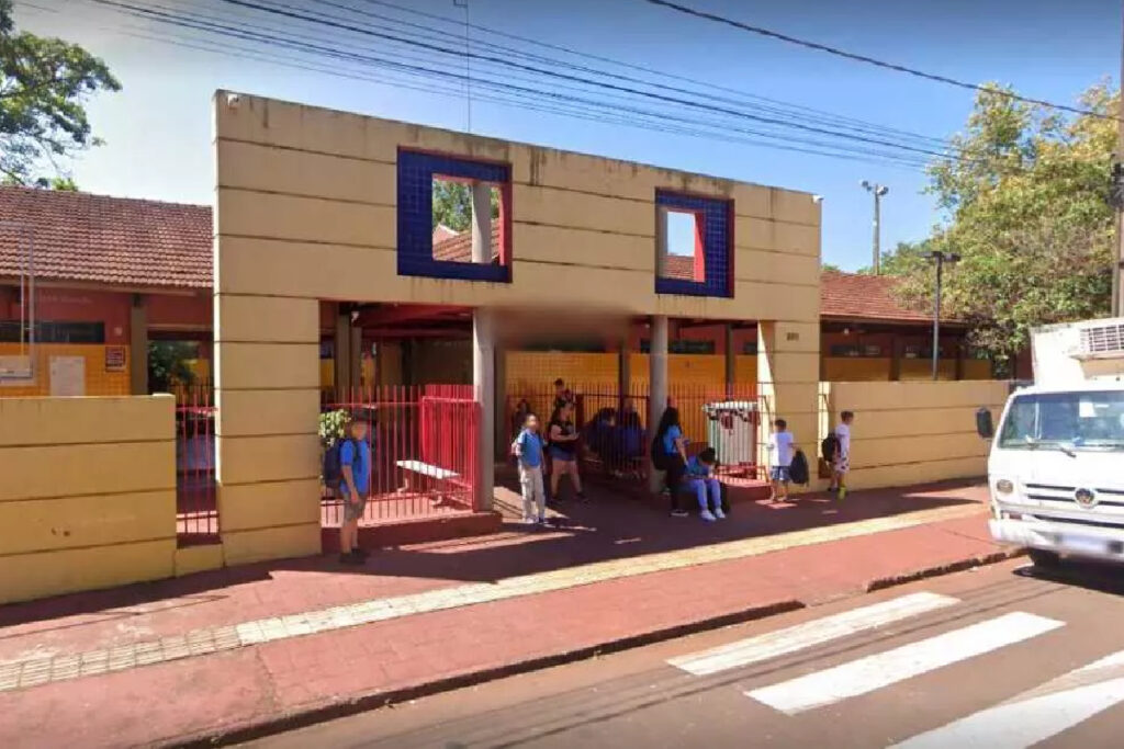 aluna-esfaqueia-colegas aluna-esfaqueia-colegas