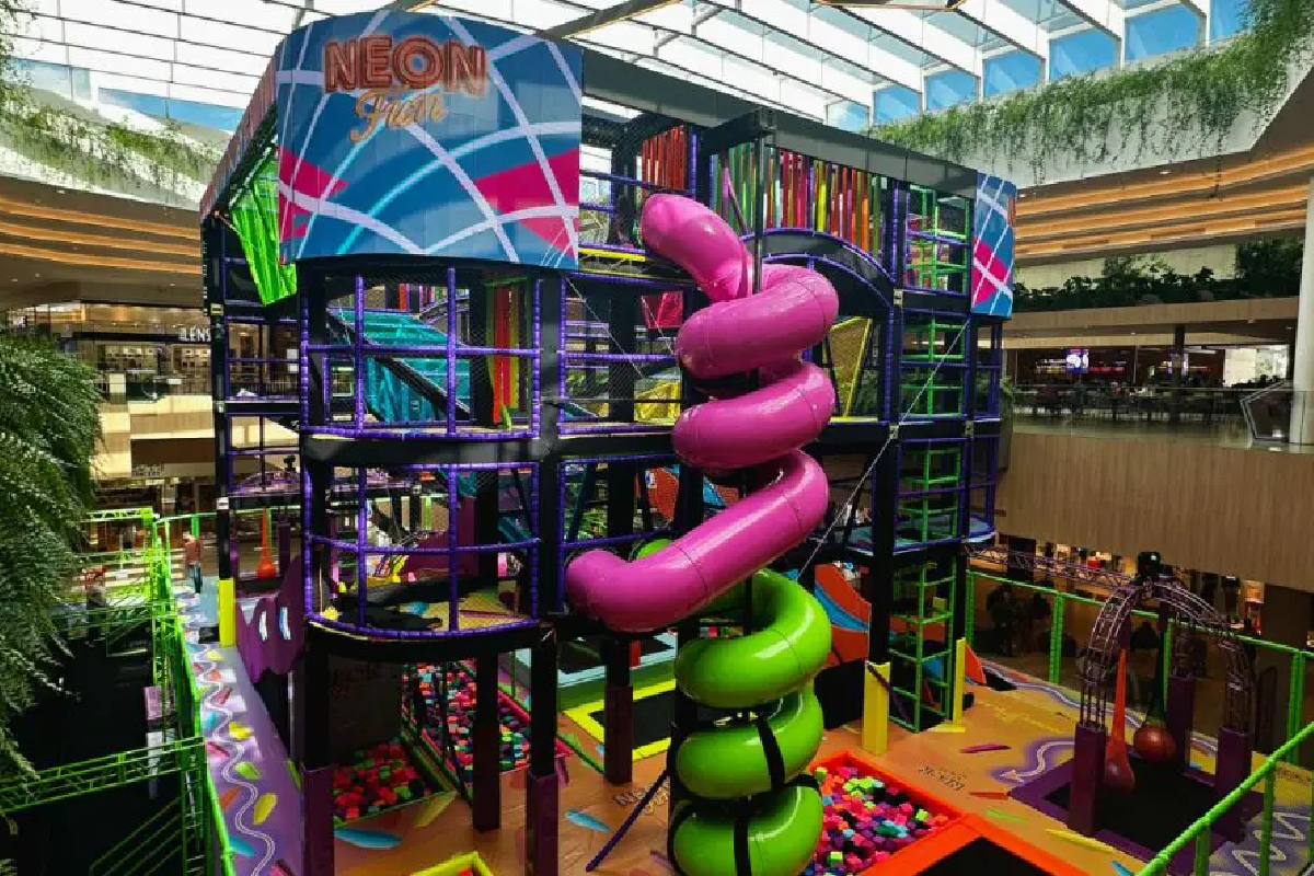 Arena Neon Fun shopping de Curitiba abre atração para adultos