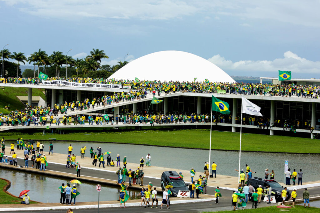 ataques-brasilia paranaenses-onibus-ataques-brasília