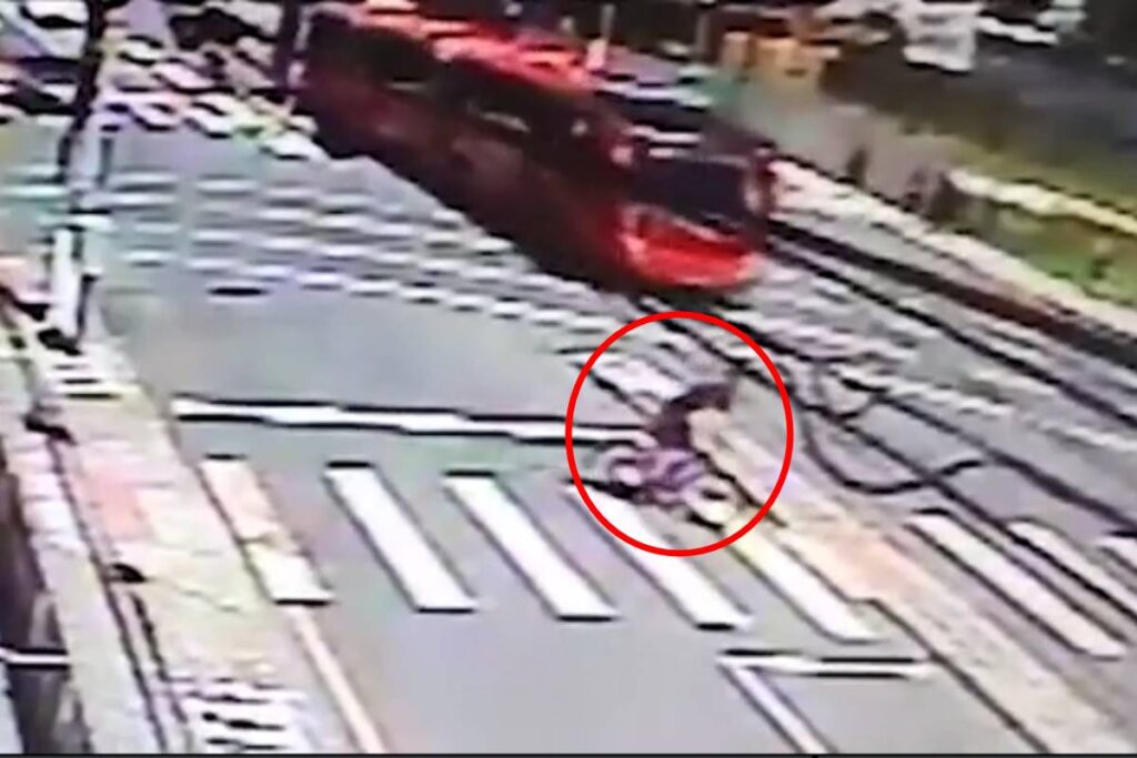 atropelamento-biarticulado-curitiba-ciclista atropelamento-biarticulado-curitiba-ciclista