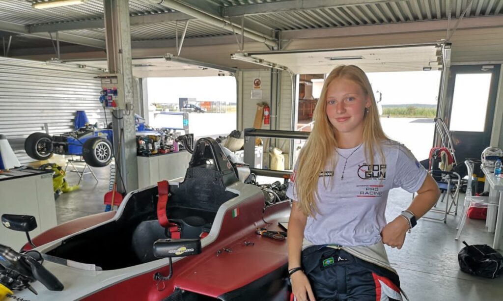 aurelia_nobels_f4_pilota