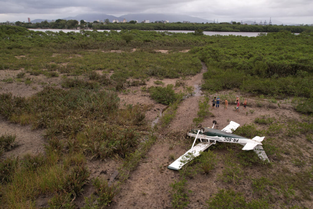 aviao-cai-em-paranagua aviao-cai-em-paranagua