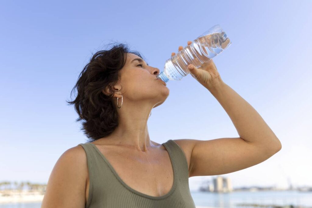 beber-agua-mau-halito beber-agua-mau-halito