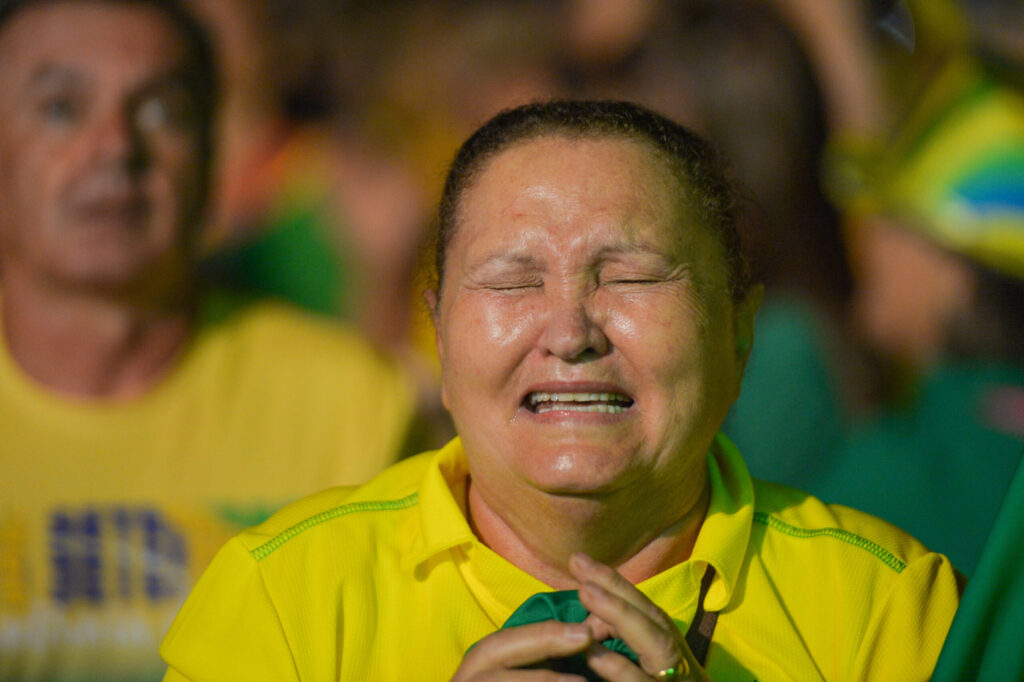 BOLSONARISTAS ACOMPANHAM APURAÇÃO BRASILIA BOLSONARISTAS ACOMPANHAM APURAÇÃO BRASILIA