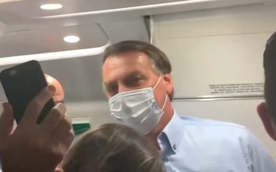 bolsonaro-jegue-aviao-910×569-1