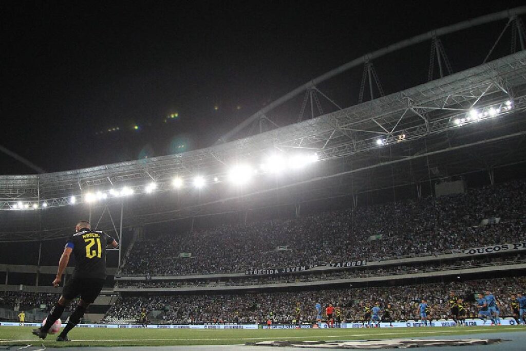 botafogo-athletico-suspenso-apagoes botafogo-athletico-suspenso-apagoes