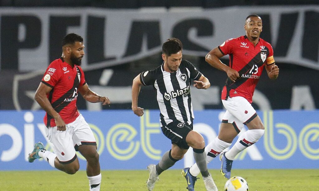 botafogo-x-atletico-go-vitor-silva