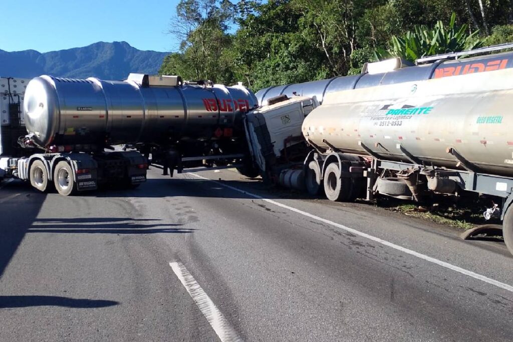 br-277-interditada-acidente-caminhao-tanque