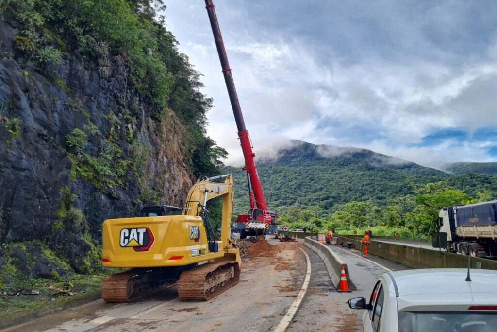 BR-277 – Contenção emergencial BR-277 – Contenção emergencial