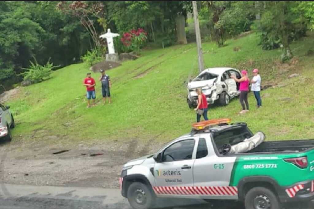 br-376-acidente-rodovia-bloqueada br-376-acidente-rodovia-bloqueada