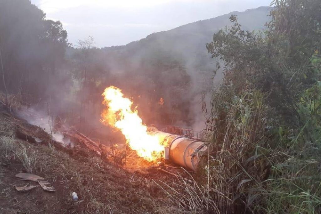 caminhao-epga-fogo-br-376-crianca-morre crianca-carbonizada-caminhao-br-376