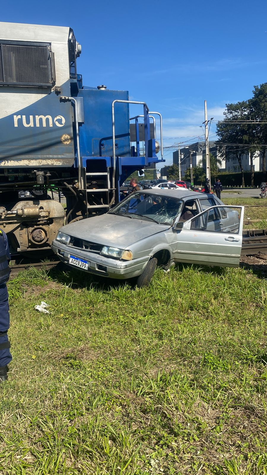 carro-arrastado-trem-pinhais