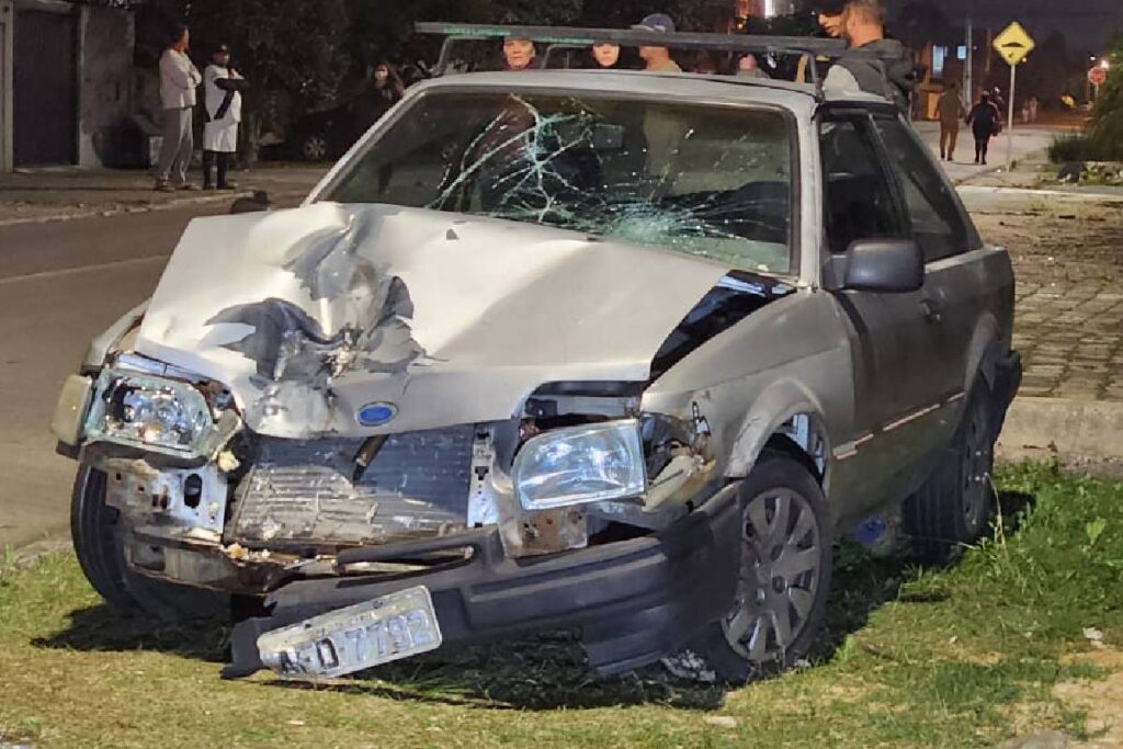 carro-bate-moto-pinhais carro-bate-moto-pinhais