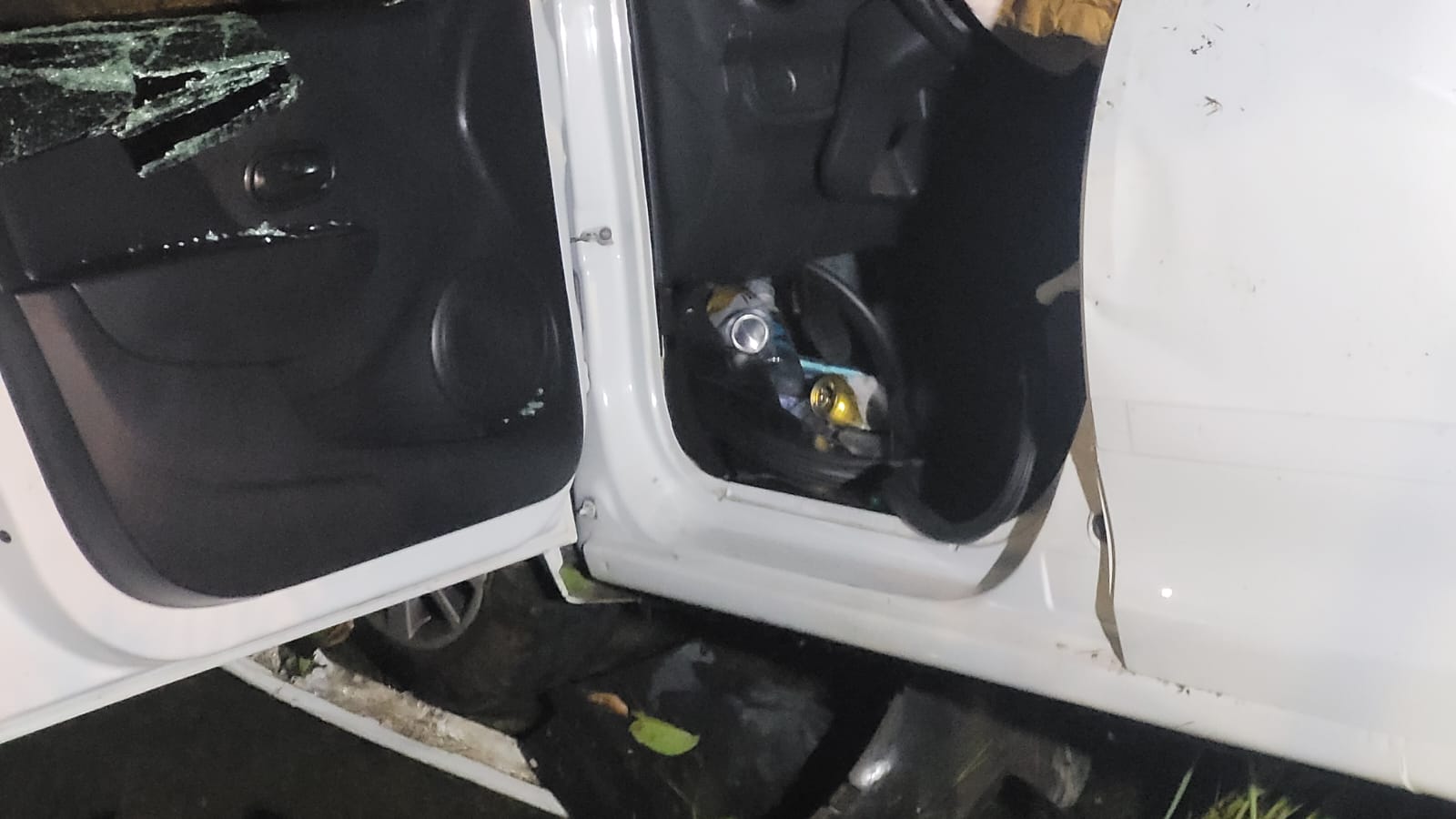 Motorista bêbado cai com carro em córrego no Boqueirão