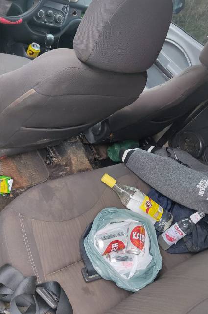 latas-cerveja-antena-carro