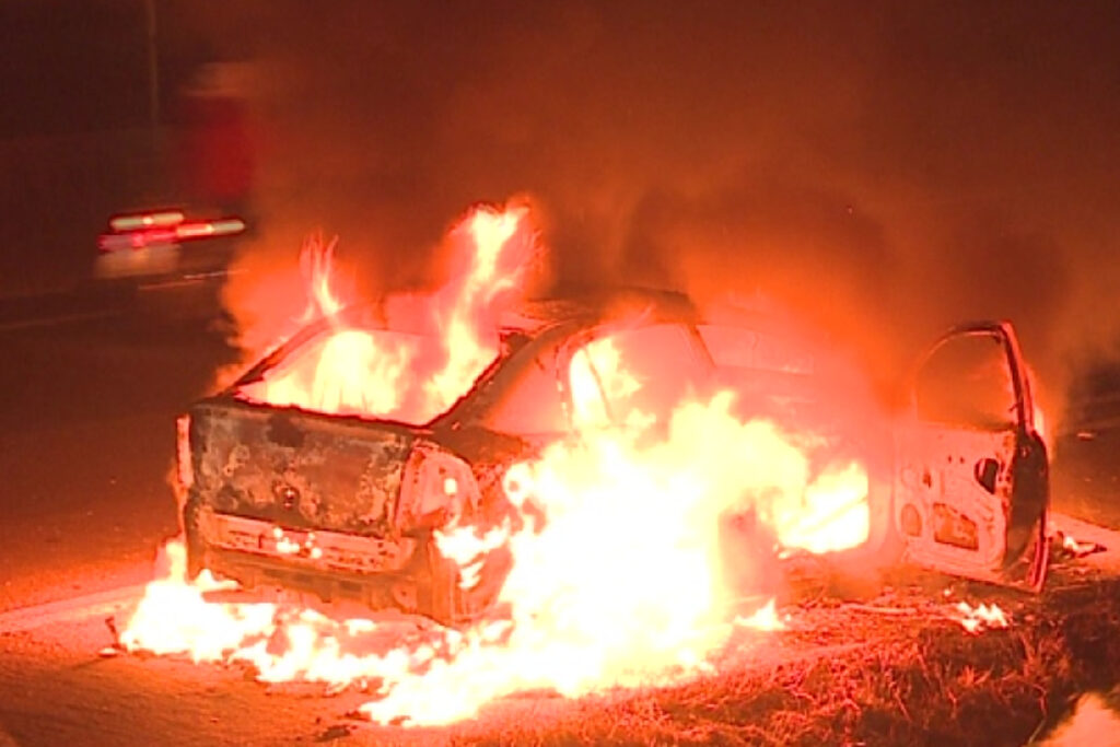 carro-pega-fogo-na-br-277 carro-pega-fogo-na-br-277