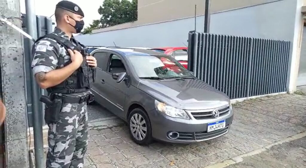 carro-roubado-tiroteio