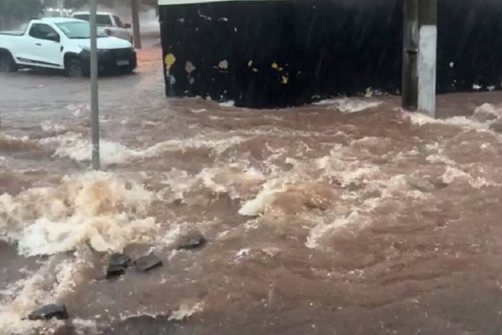 chuvas-nova-esperanca-alagamento chuvas-nova-esperanca-alagamento