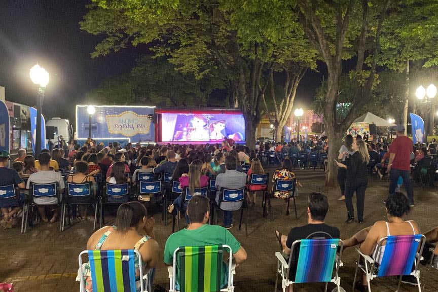 Cinema na Praça chega a novas cidades nesta semana; confira a programação –