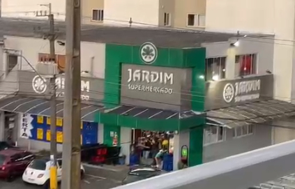 clientes-mercado-refens-sao-jose-dos-pinhais