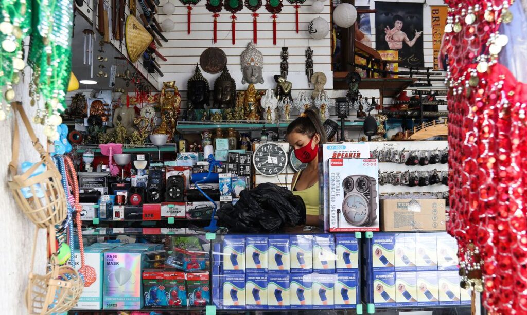 comercio_na_saara_reabre_no_rio_tnrgo_abr_0904216693 comercio_na_saara_reabre_no_rio_tnrgo_abr_0904216693