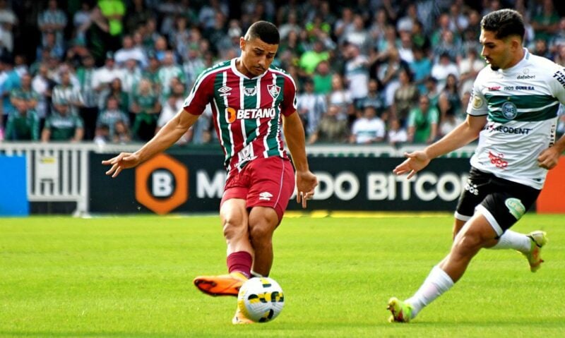 coritiba_3_x_2_flu_brasileiro_turno_1-e1660999307219