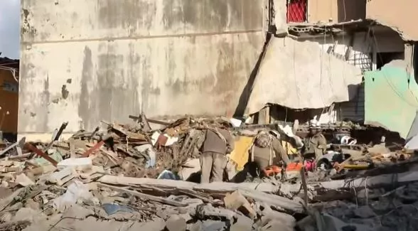 Edifício desaba e deixa duas vítimas fatais