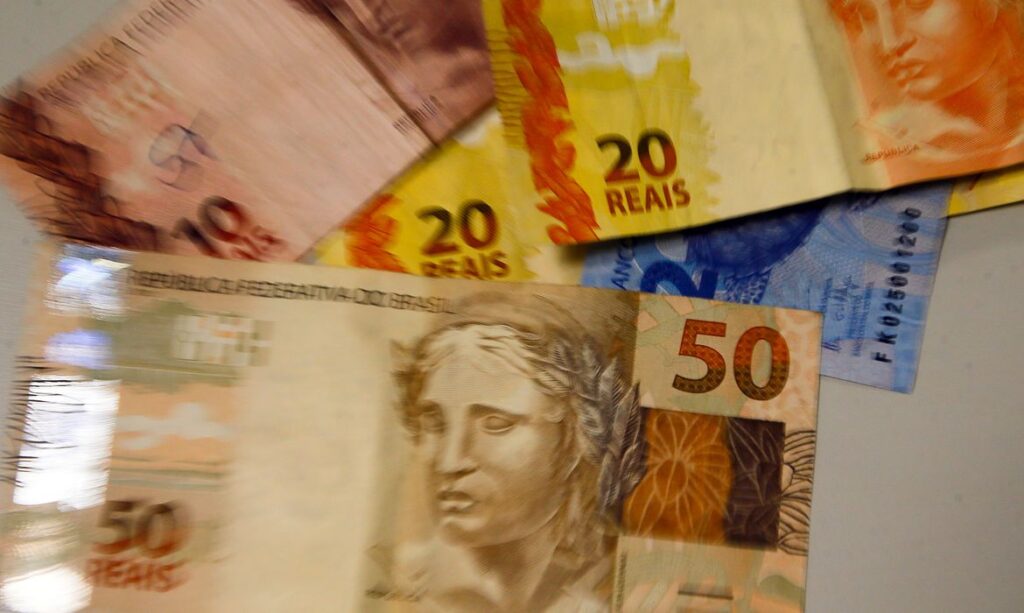 Moeda Nacional, Real, Dinheiro, notas de real dinheiro-esquecido-resgate