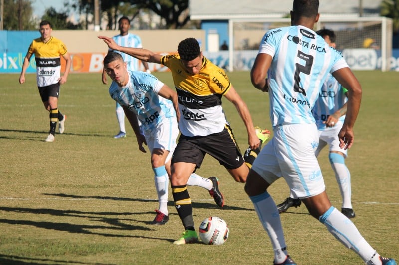 em-jogo-com-gol-contra-bizarro-criciuma-empata-com-o-londrina