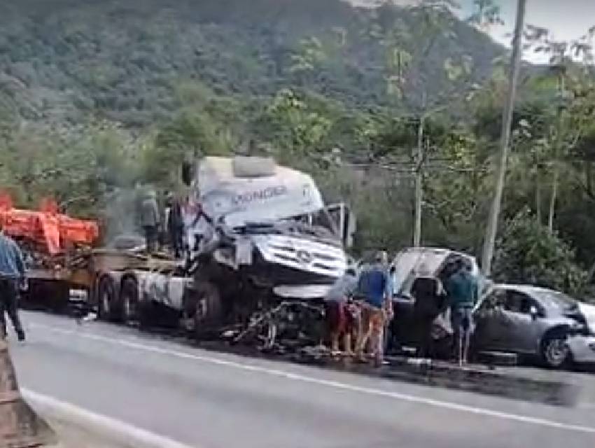 engavetamento-transito-br-376 engavetamento-transito-br-376