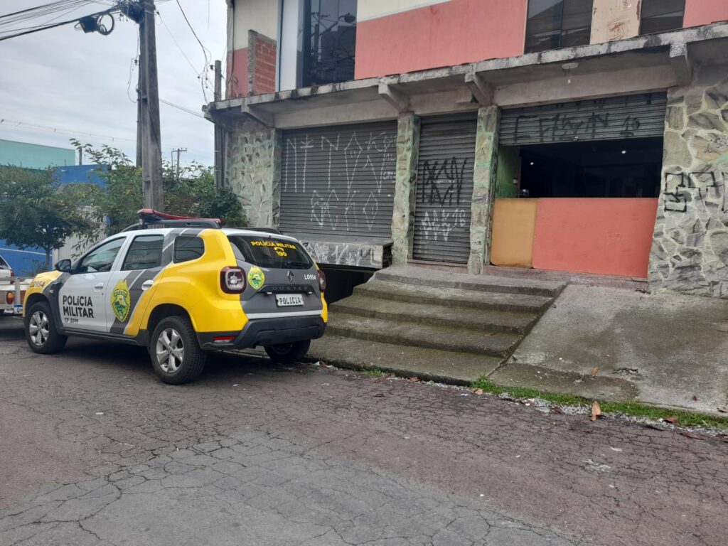 esfaqueado-sitio-cercado