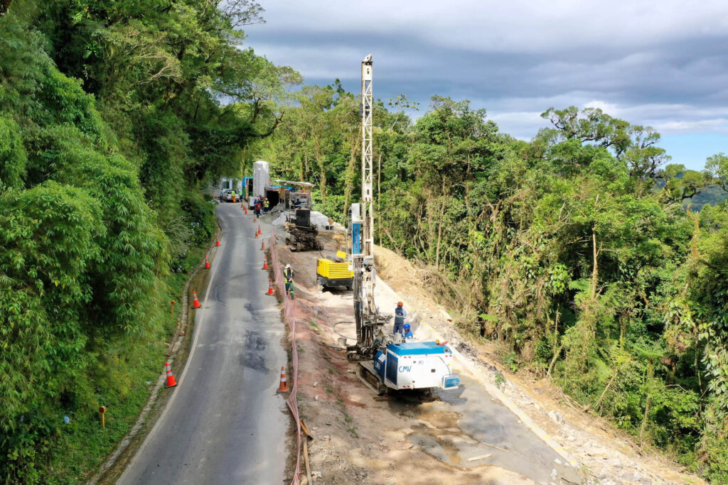 Estrada da Graciosa – obras de recuperação da Estrada da Graciosa, depois dos desmoronamentos causados pelas chuvas Estrada da Graciosa – obras de recuperação da Estrada da Graciosa, depois dos desmoronamentos causados pelas chuvas