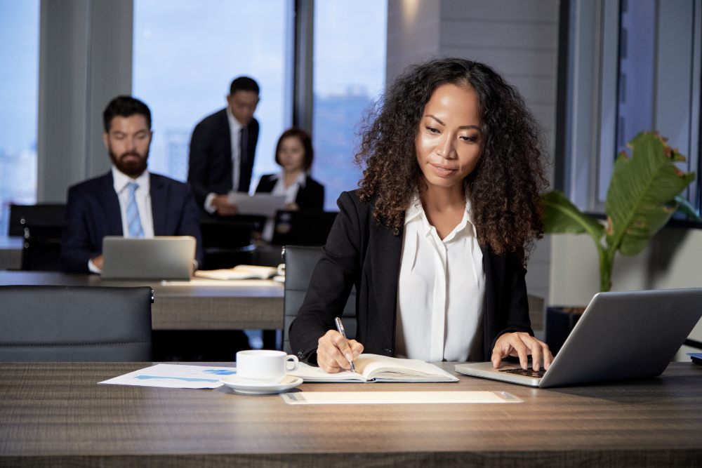 ethnic-businesswoman-working-in-modern-office