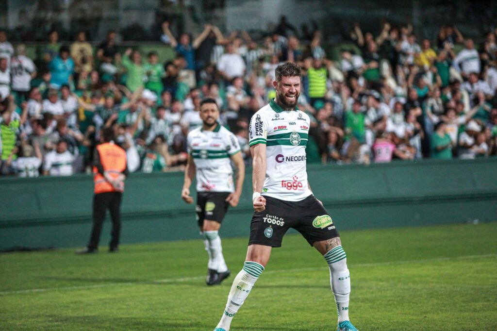 fabricio-daniel-gol-coritiba
