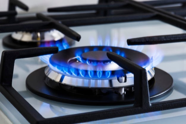 gas-para-cozinhar-alimentos-em-casa_146936-766