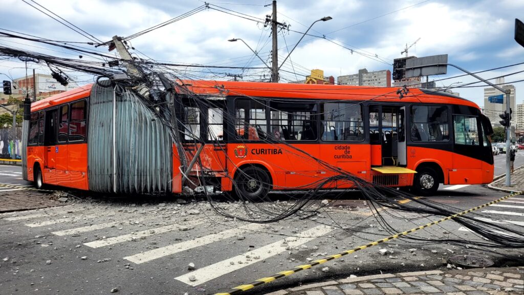 greca-acidente-onibus-curitiba greca-acidente-onibus-curitiba