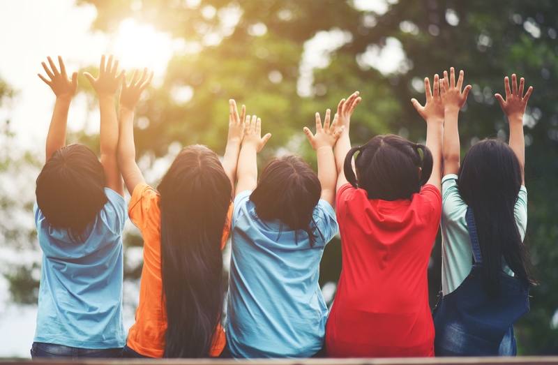 group-of-kids-friends-arm-around-sitting-together_Easy-Resize.com_