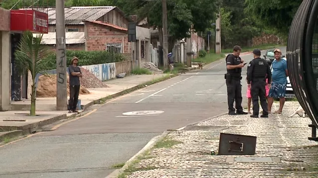 grupo-joga-pedras-carros-curitiba