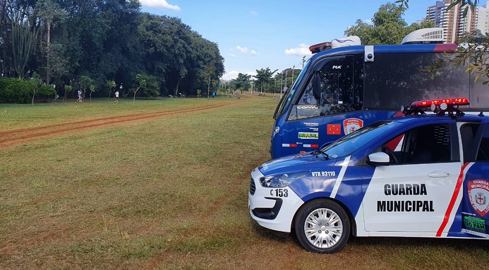 guarda-GM-barreira-aterro-div-1