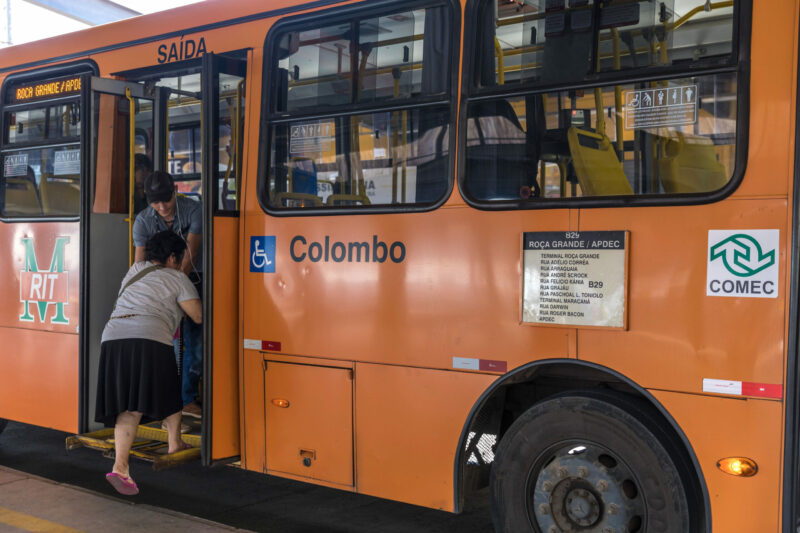 Terminal de Ônibus, Maracanã, Colombo. 14/03/2019
Foto: Maurilio Cheli Terminal de Ônibus, Maracanã, Colombo. 14/03/2019
Foto: Maurilio Cheli