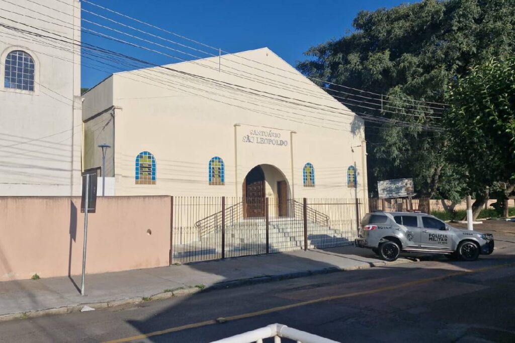 homem-armado-igreja-cic