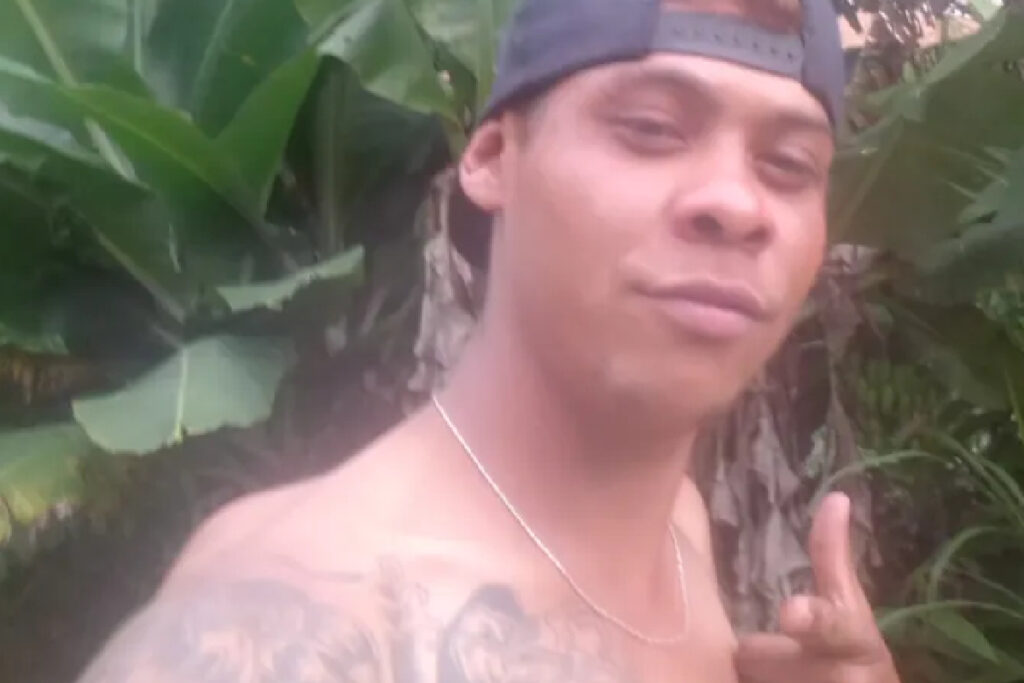homem-assassinado-na-frente-namorada