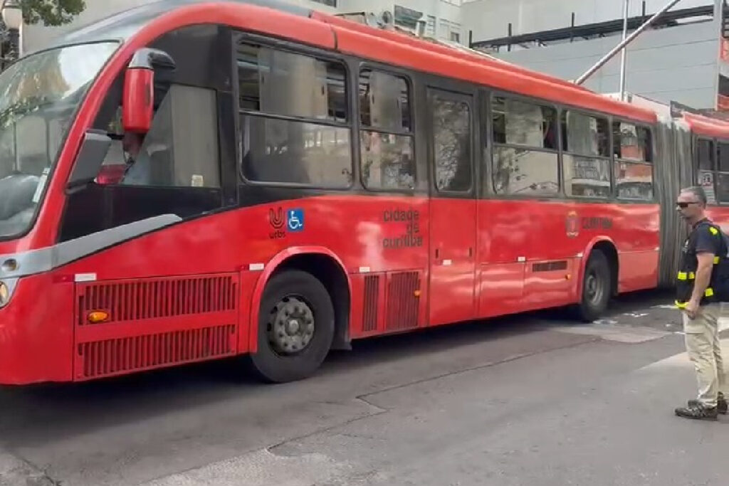 idosa-atropelada-biarticulado-canaleta